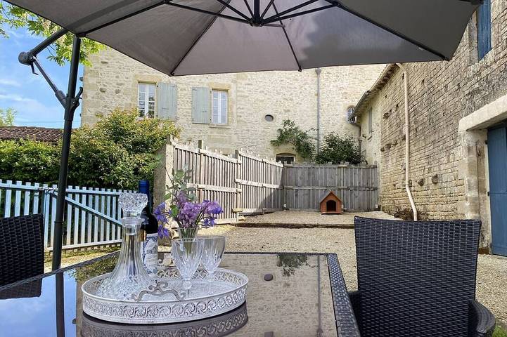 Location de vacances pour 4 personnes, avec jardin à Foussais-Payré