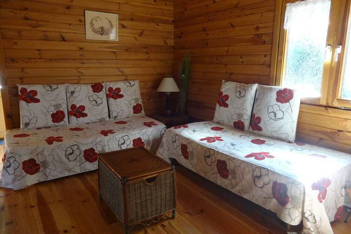 Location de vacances pour 6 personnes, avec jardin ainsi que piscine et terrasse à Doissat - 2