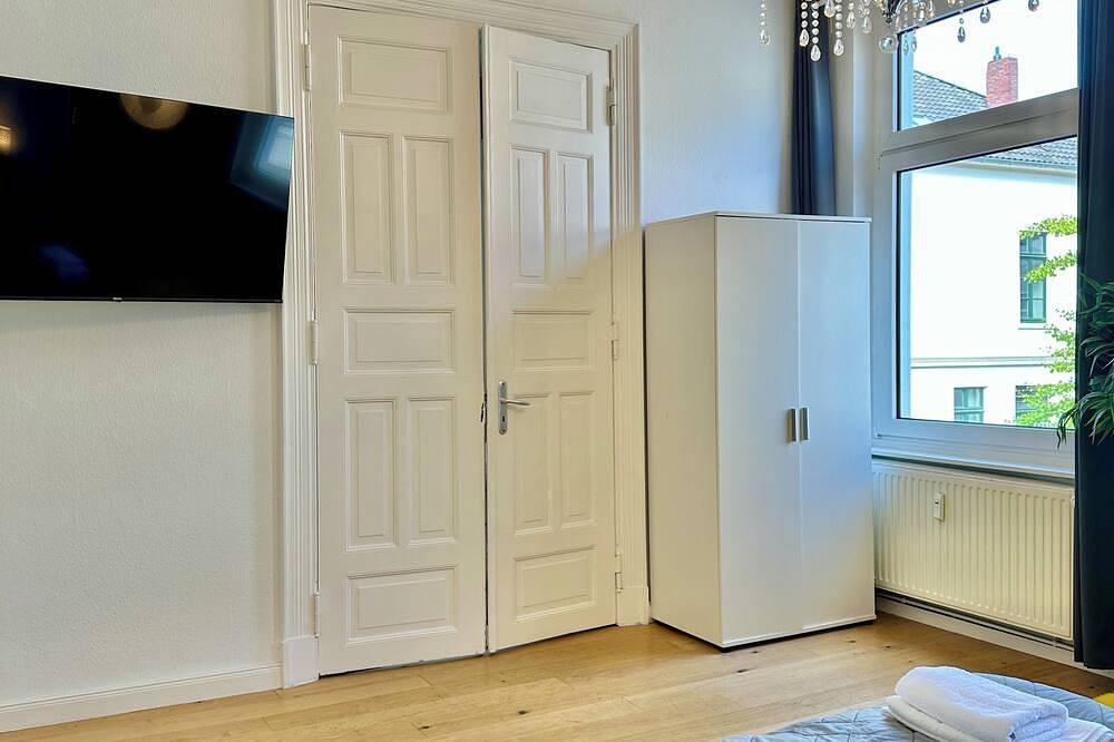 Ganze Wohnung, Geräumiges City-Apartment mit 2 Badezimmer und Parkplätzen in Oldenburg, Oldenburger Münsterland