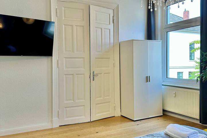 Ganze Wohnung, Geräumiges City-Apartment mit 2 Badezimmer und Parkplätzen in Oldenburg, Niedersachsen