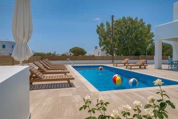 Holiday Apartment for 4 People in Paros, South Aegean region, Photo 1