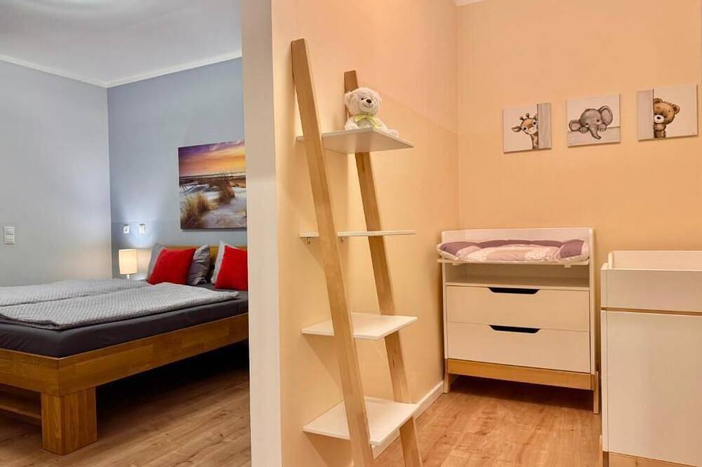 8P Ferienhaus ,,Seegelblick\" in erster Seereihe mit Whirlpool, Sauna & Kamin in Pouch, Muldestausee