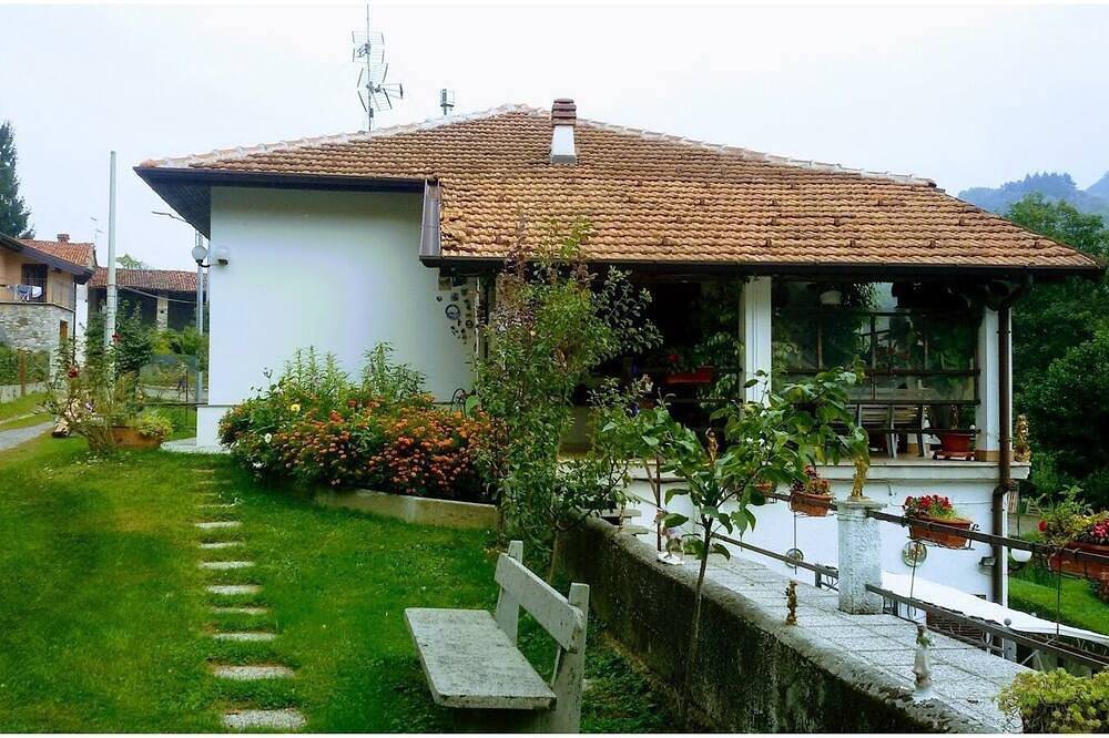 Casa vacanza a Azzio a partire da 145€ a notte