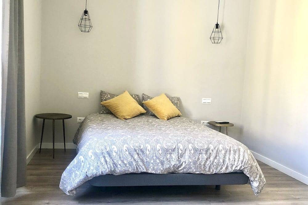 Hel lejlighed, Apartment-Superior-Private Bathroom-Terrace-2 ático in Centro (Málaga), Malaga