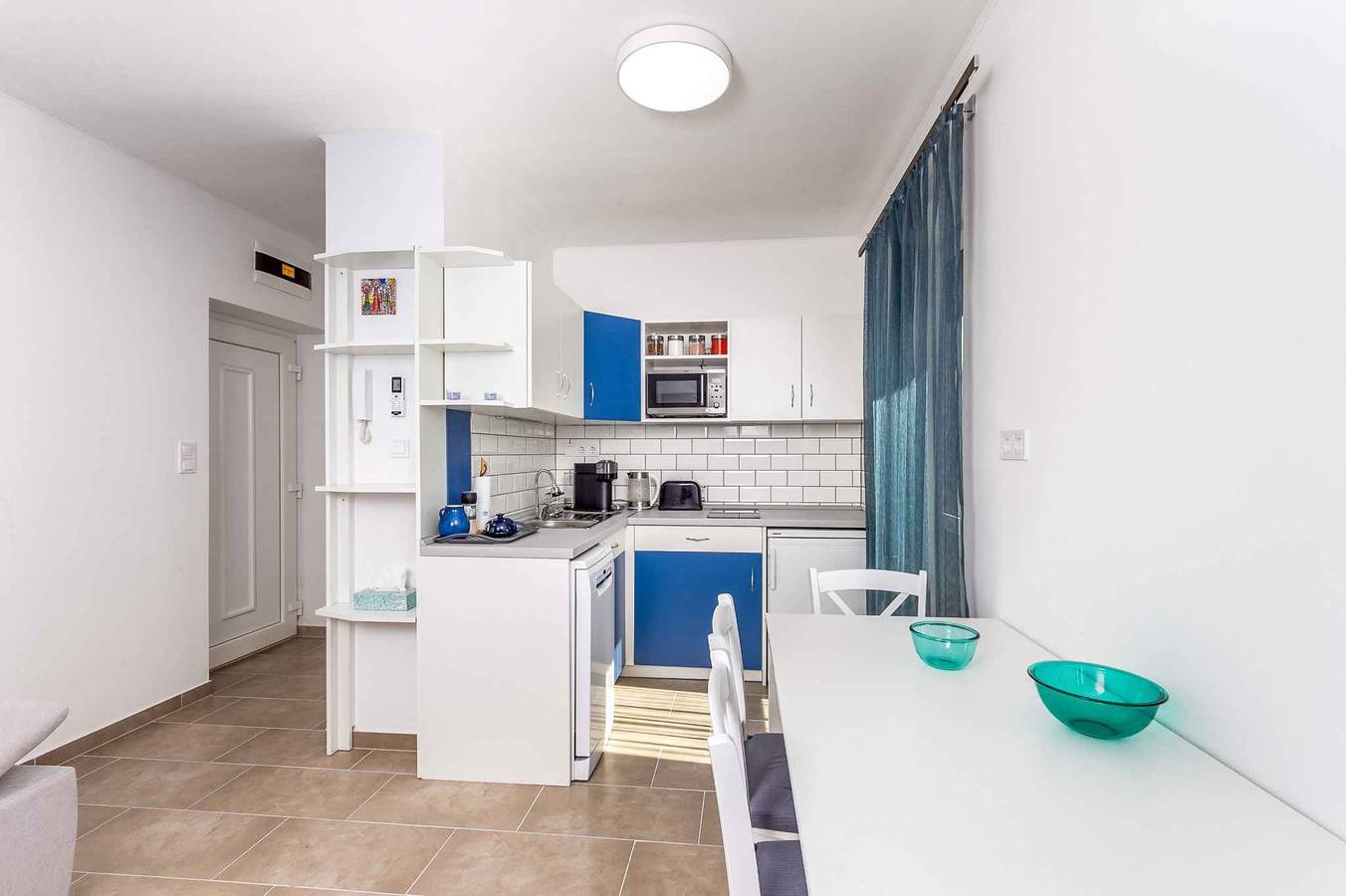 Ganze Ferienwohnung, Ferienwohnung Neue, modern eingerichtete Wohnung mit Klimaanlage, Waschmaschine, Geschirrspüler, Wlan  in Balatonmariafürdö, Plattensee Südufer
