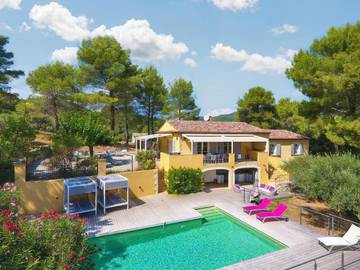 Chambre d’hôte pour 2 personnes, avec piscine et jardin à Figanières