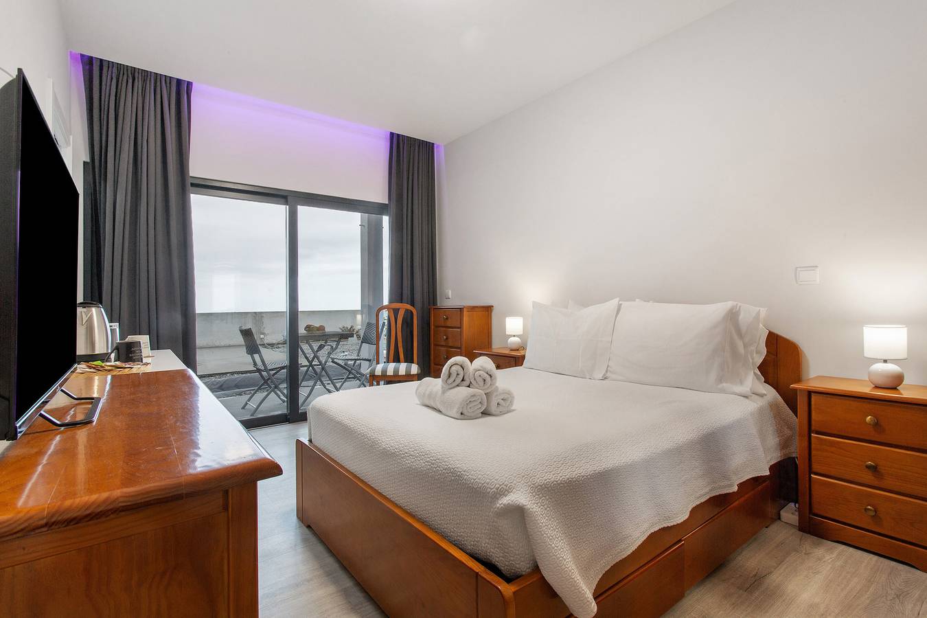 Zimmer 'Mariana' mit Meerblick, Gemeinschaftsterrasse und Wi-Fi in Caniço, Madeira