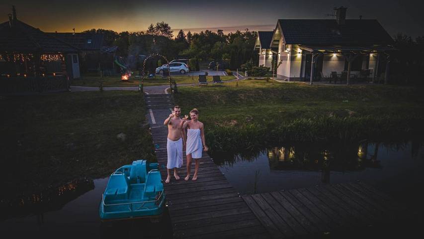 Domek letniskowy dla 5 osób, z ogród i sauna oraz widok i widok na jezioro, zwierzęta dozwolone w Zalew Wiślany