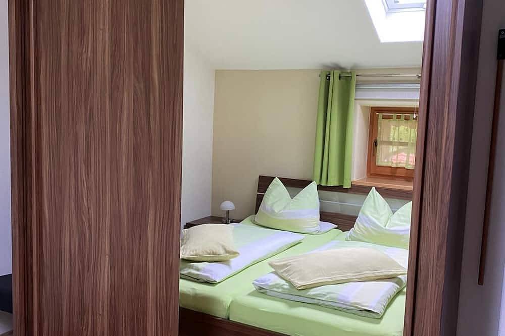 Ganze Wohnung, \"Ferienwohnung Elisabeth\" 60qm, 1 Schlafzimmer, Kamin, Balkon in Eggstätt, Chiemsee