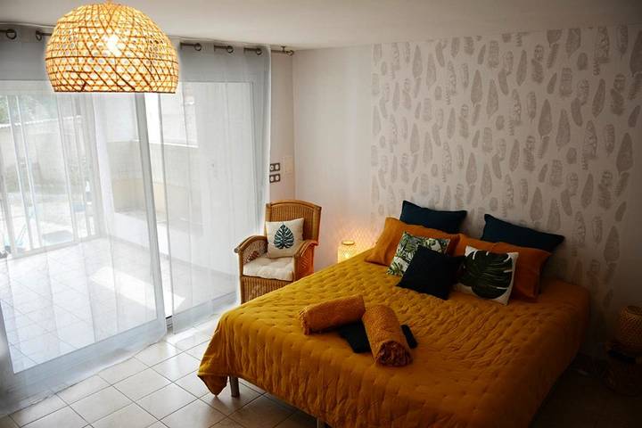 Maison d’hôte pour 4 personnes, avec Terrasse et Jardin ainsi que Piscine et Vue