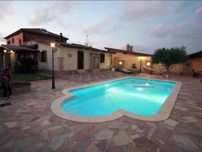 Chambre d’hôte pour 4 personnes, avec piscine ainsi que jardin et vue à Fiumicino - 2