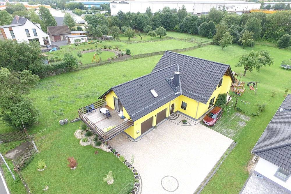 Ganze Wohnung, Moderne, neue Fewo mit großzügiger Dachterrasse, Radfahrer- & Familienfreundlich in Unterwellenborn, Thüringer Schiefergebirge
