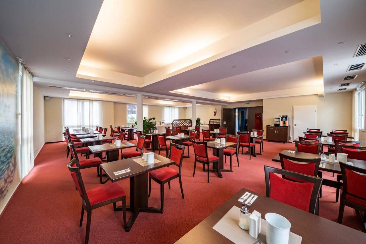 Hotel Restaurant Vater Rhein in Wörth am Rhein, Rheinebene