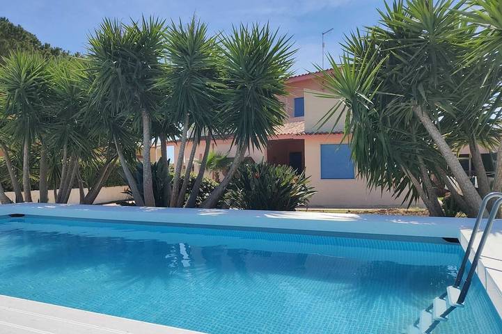 Villa für 12 Personen, mit Pool und Balkon sowie Garten - 1
