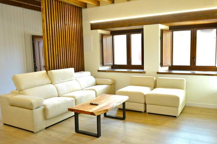 Location de vacances pour 12 personnes, avec Balcon et Vue à Duruelo de la Sierra