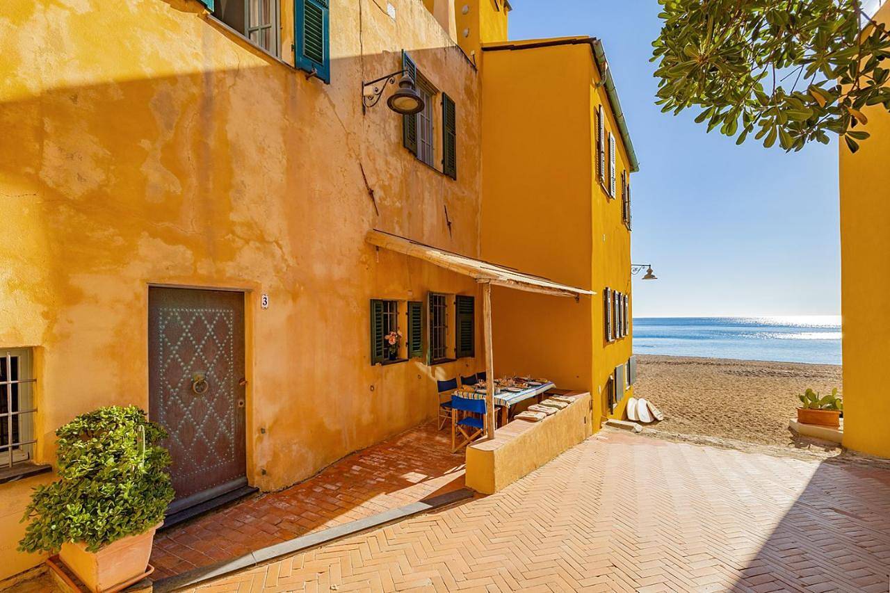 Casa Saracena Fronte Mare in Varigotti, Finale Ligure Gemeinde