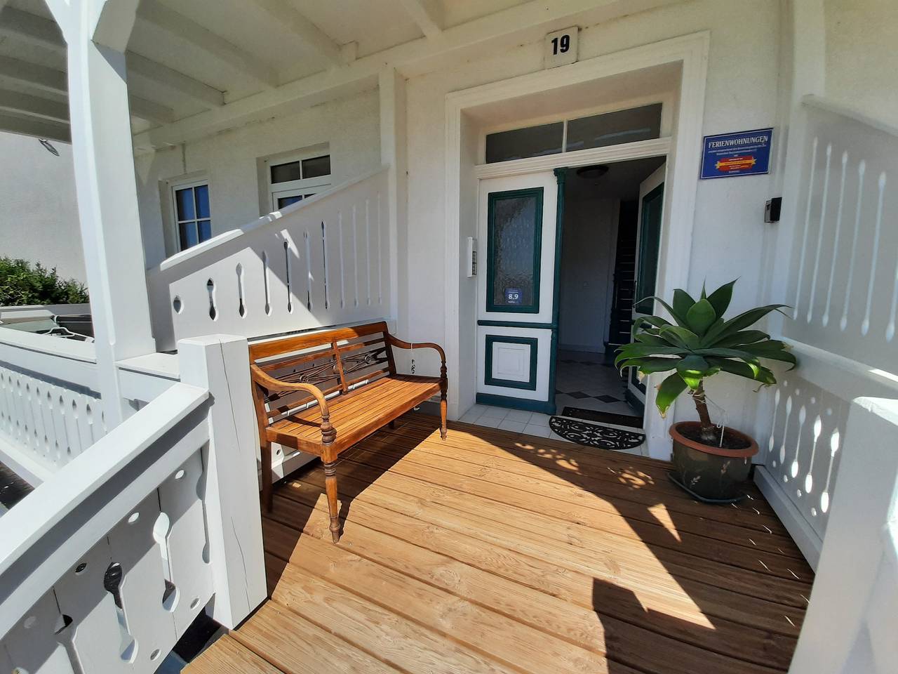 Entire apartment, Holiday Apartment "Villa Bella Vista - Meerblick 3" with Sea View, Balcony & Wi-Fi in Sassnitz, Jasmund National Park