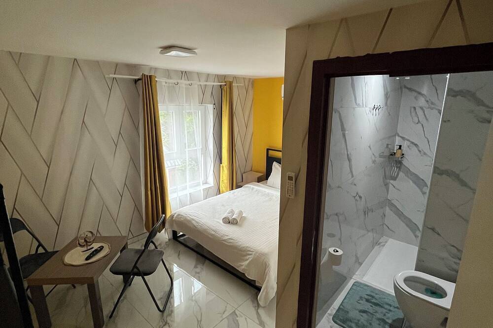 5 suites-2 kitchens-5 bathrooms in Gosselies, Charleroi