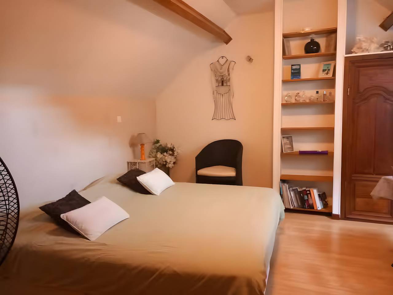 Chambre d’hôtes « La Chambre de Geneviève et Léonce » avec terrasse, jardin partagés et Wi-Fi in Abbeville, Région d'Abbeville