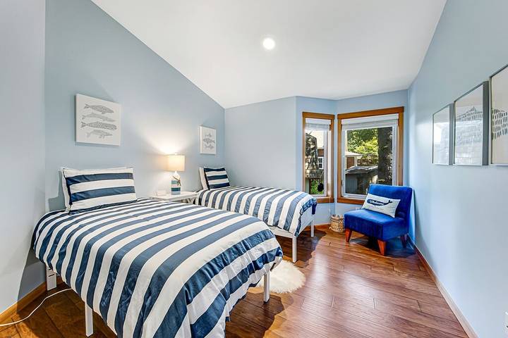 Vacation rental for 11 people, with yard and balcony in Cannon Beach