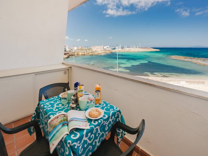 Apartment for 4 people, with ocean view and balcony/terrace as well as view in Sardinia