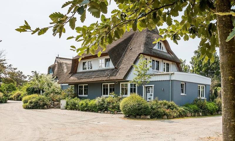 Ferienhaus für 4 Personen, mit Ausblick und Sauna sowie Garten in Wieck am Darß