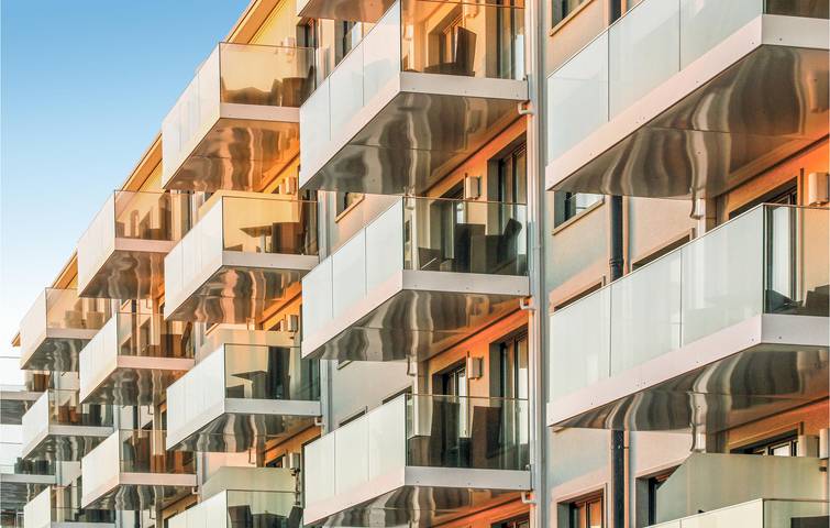 Geheel vakantieappartement, Geluk aan zee: Modern appartement met terras, vaatwasser & internet in Strand Prora, Binz