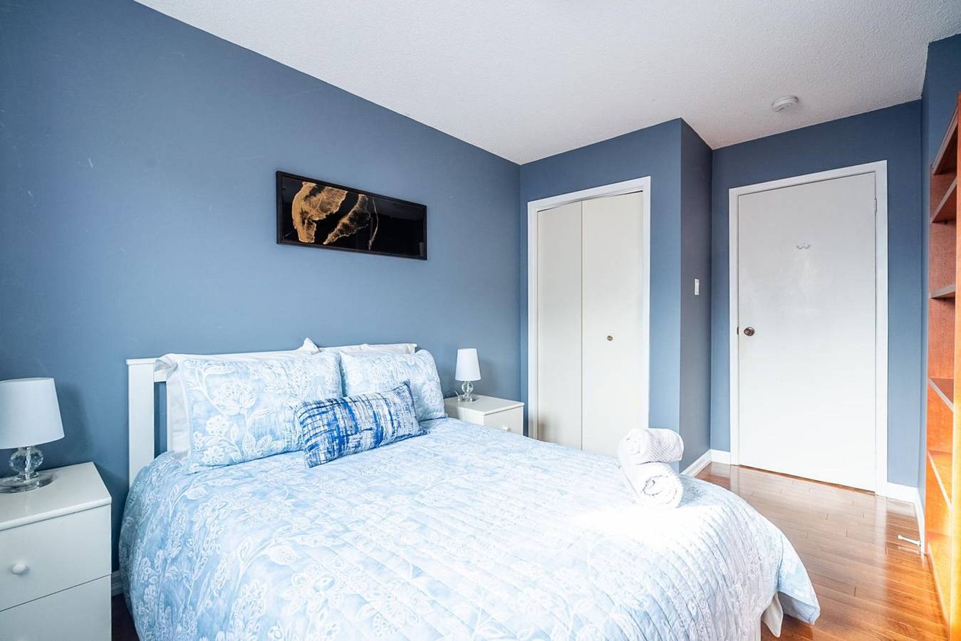 Entire apartment, Oakville. Sunny 1Br Basement - Basement in Oakville, Lake Ontario (Canada)