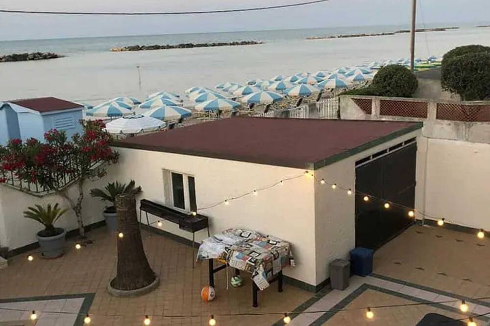 Entire apartment, Homerez - Sea View Apt Francavilla in Francavilla al Mare, Chieti Province