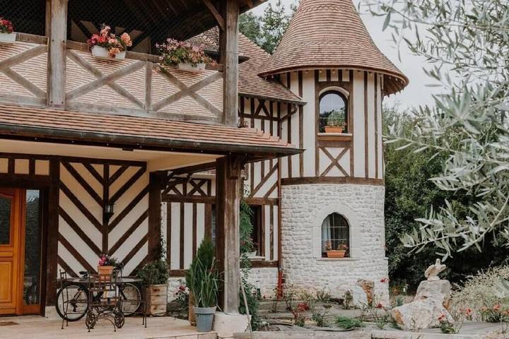 Location de vacances pour 15 personnes, avec Balcon et Terrasse ainsi que Jardin et Vue à Englesqueville-en-Auge