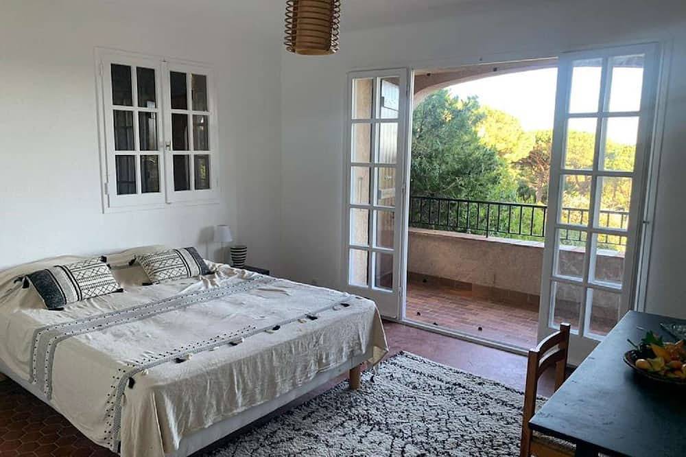 Gigaro - renovated with air co and sea view in Gigaro, La Croix-Valmer