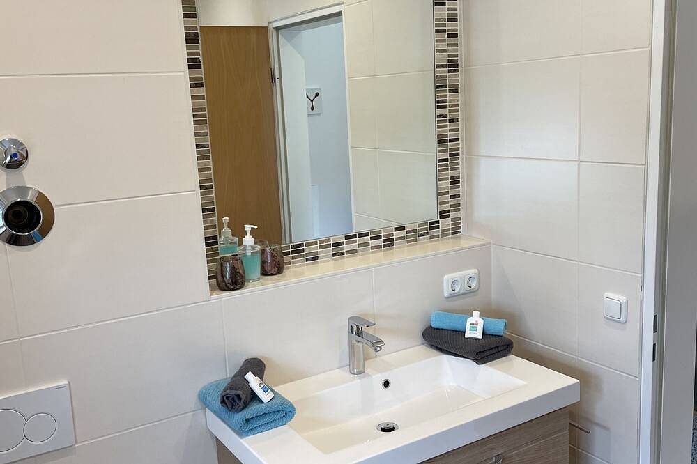 Ganze Wohnung, Superior Apartment mit Balkon in Forstern, Oberbayern