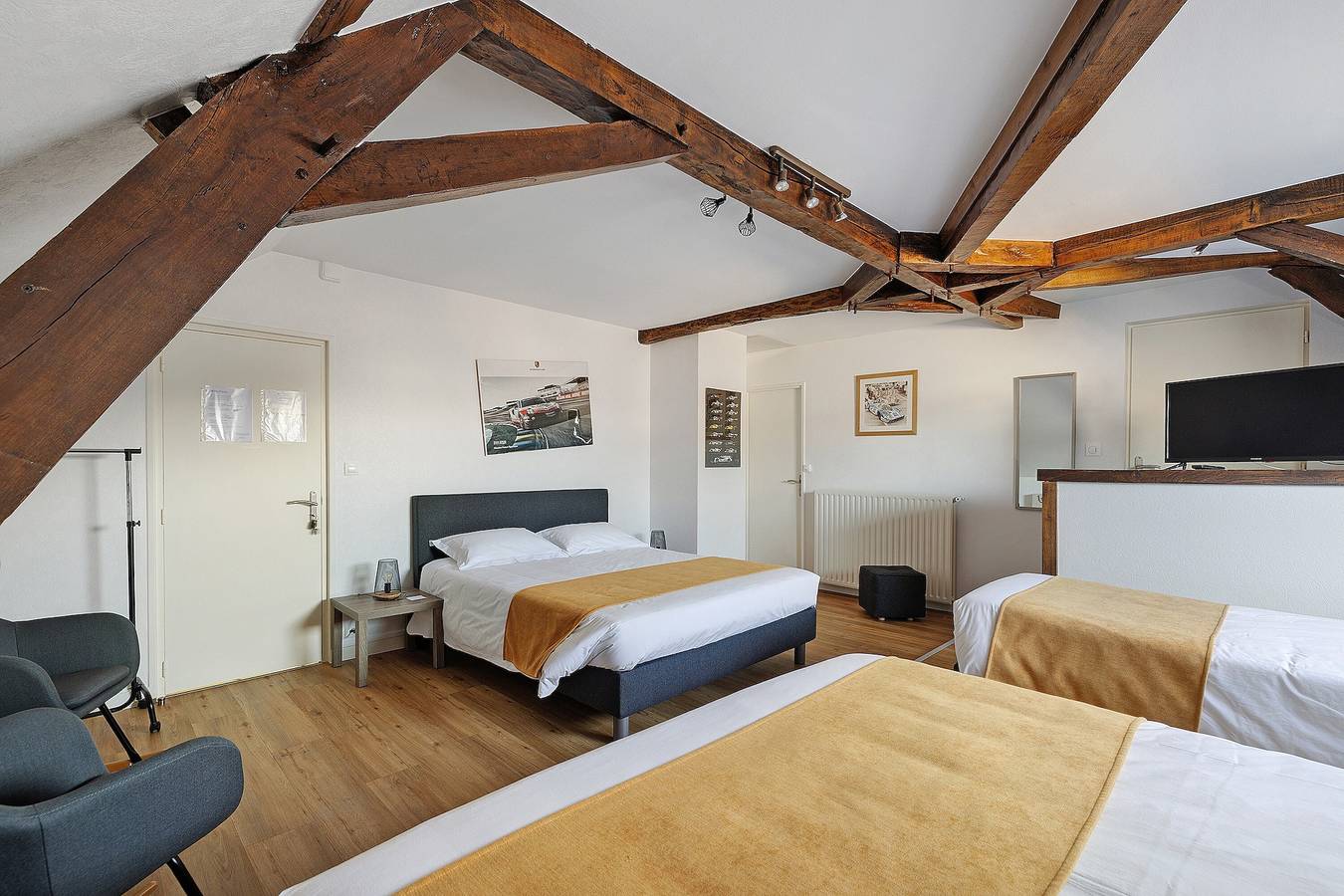 Gästezimmer 'Chambres Porshe' mit gemeinsamer Terrasse und Garten in Laigné-en-Belin, Sarthe