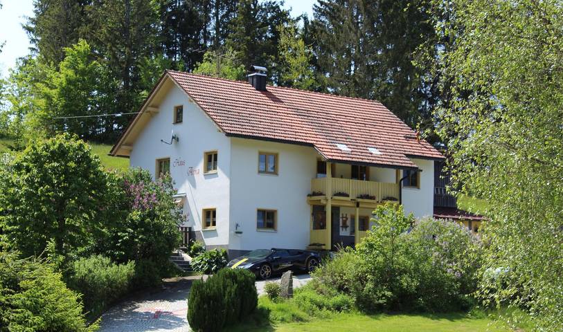 Ferienwohnung für 6 Personen, mit Balkon und Balkon/Terrasse sowie Terrasse und Garten in Neureichenau