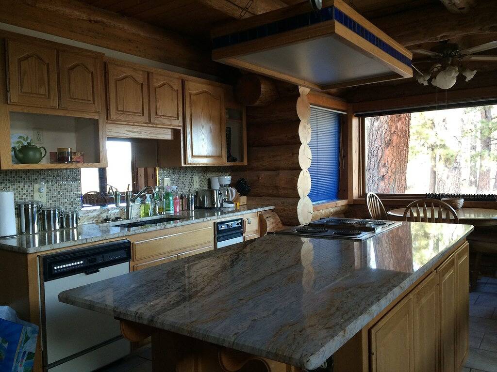 Log Cabin for 12 Guests in Oregon, USA