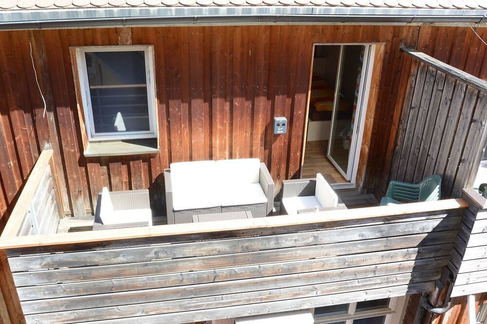 Ganze Wohnung, Fewo Zentrum Bayreuth: Große Balkonwohnung S9 (5***** Sterne) Balkon, Garagen, in Frankenalb