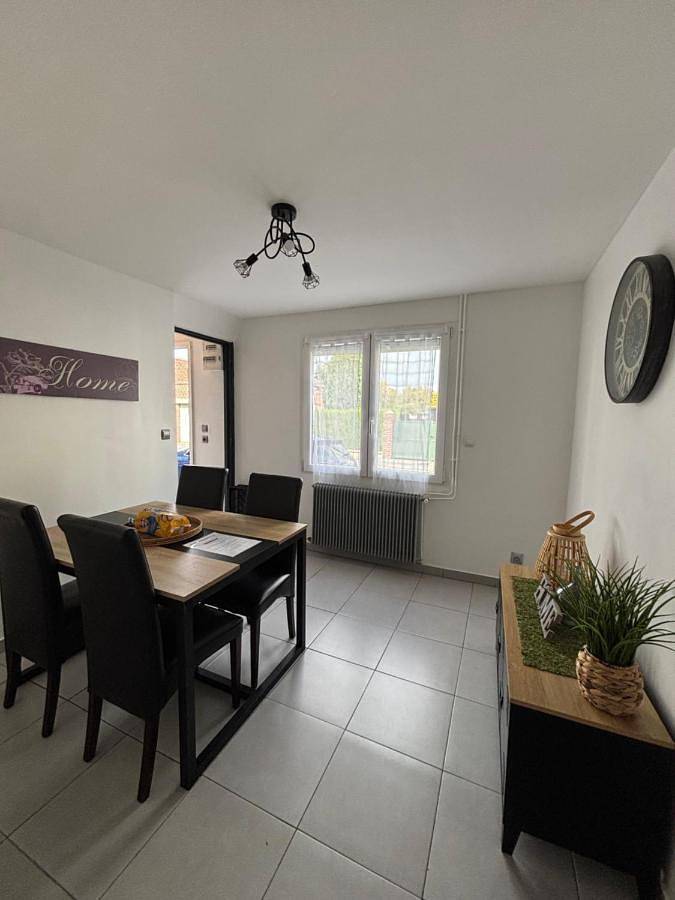 Location de vacances pour 4 personnes, avec Terrasse ainsi que Jardin et Vue à Chauny