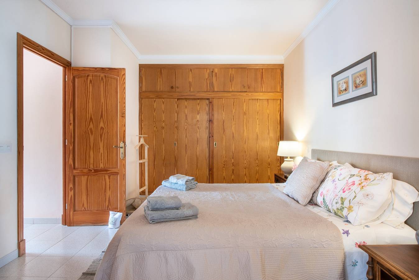Appartement Carla vlak bij het strand met ruim balkon, bergzicht, wifi en airco, foto 15