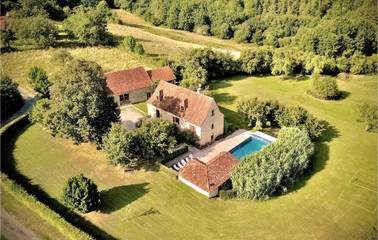 Gîte pour 6 personnes, avec jardin ainsi que terrasse et piscine à Fleurac