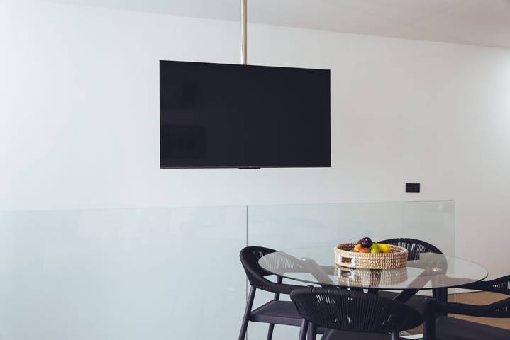 Apartamento entero, Vacaciones 'Kay Lava' con vistas a la montaña, Wi-Fi y aire acondicionado in Playa de Famara, Teguise