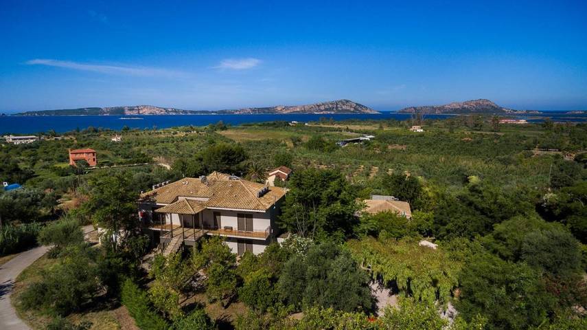 Location de vacances pour 2 personnes, avec vue et piscine ainsi que jardin et bassin pour enfant, animaux acceptés dans Gialova - 3