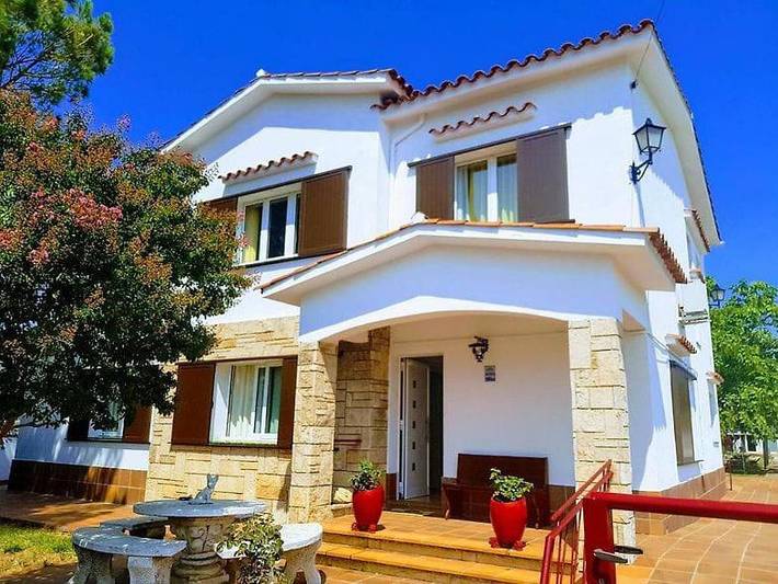 Alojamiento y desayuno para 3 personas, con Terraza y Jardín además de Piscina para niños y Piscina en Pla de l'Estany - 3