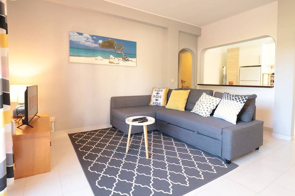 Apartamento entero, Alvor 1Br Flat in w/ Ac & Balcony by Lovelystay in Alvor, Distrito de Faro