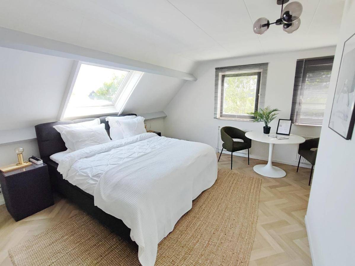 Guesthouse at the Amstel river with 2Br 2Ba and garden in Groene Hart