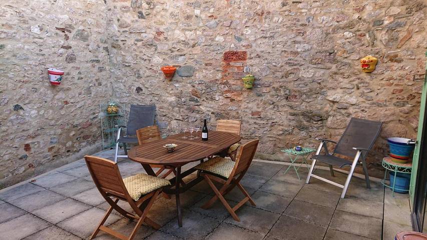Gîte pour 4 personnes, avec vue et terrasse à Caunes-Minervois