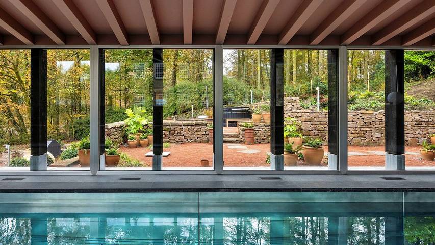 Holiday rental for 30 people, with garden and terrace as well as pool in Cheshire