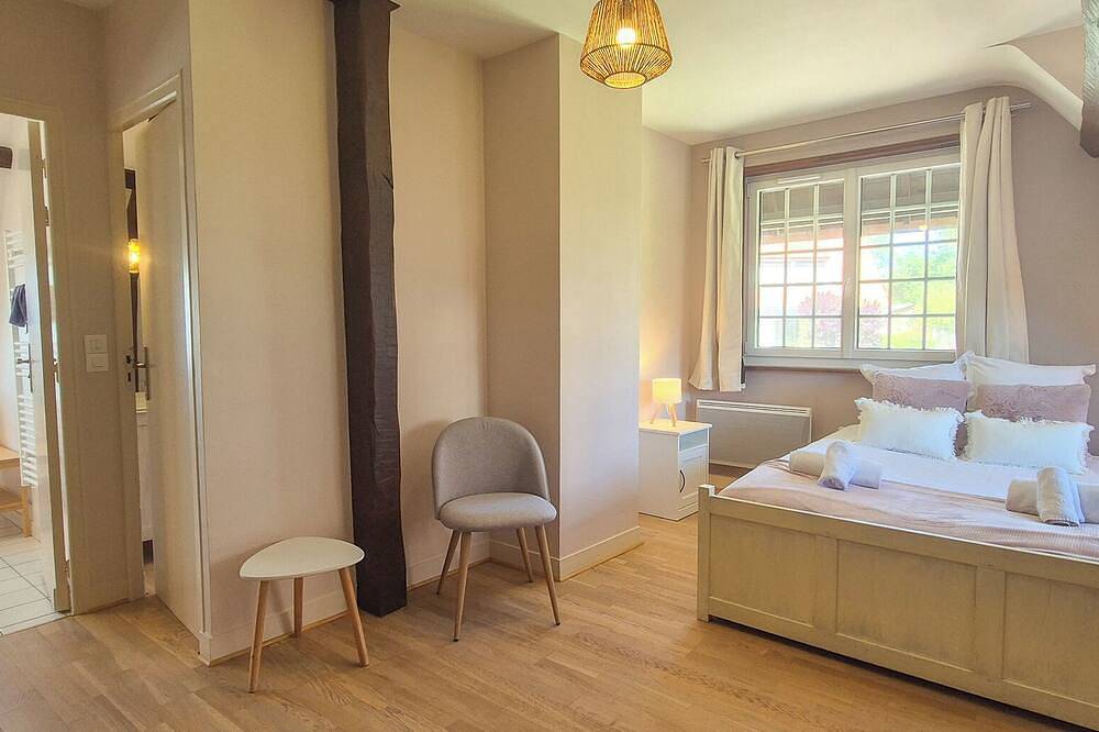 Les Embruns - 5-minute walk from the beach - Sleeps 10 - Villerville in Villerville, Lisieux region