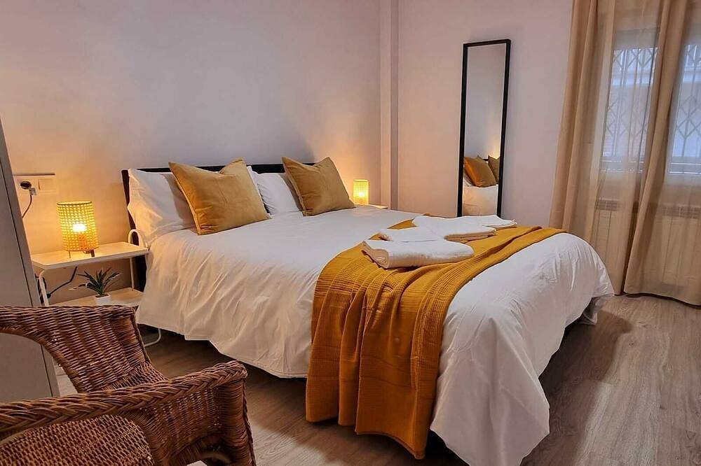 Entire apartment, Puerta De Madrid Apartment. 1 in Alcalá de Henares, Madrid Province