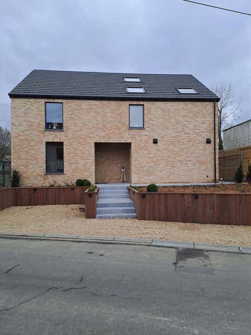 Location de vacances pour 4 personnes, avec terrasse ainsi que jacuzzi et sauna à Gembloux - 3