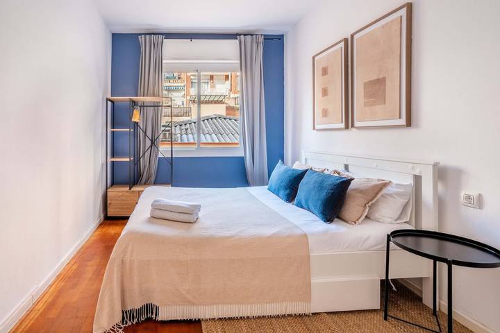 Ferielejlighed for 5 personer, med have i Barcelona